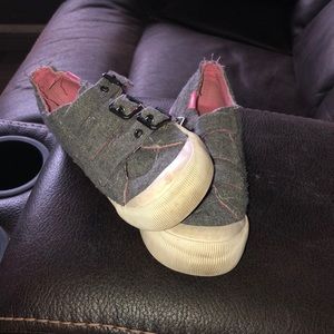 Girls size 2 Rocket Dog shoes